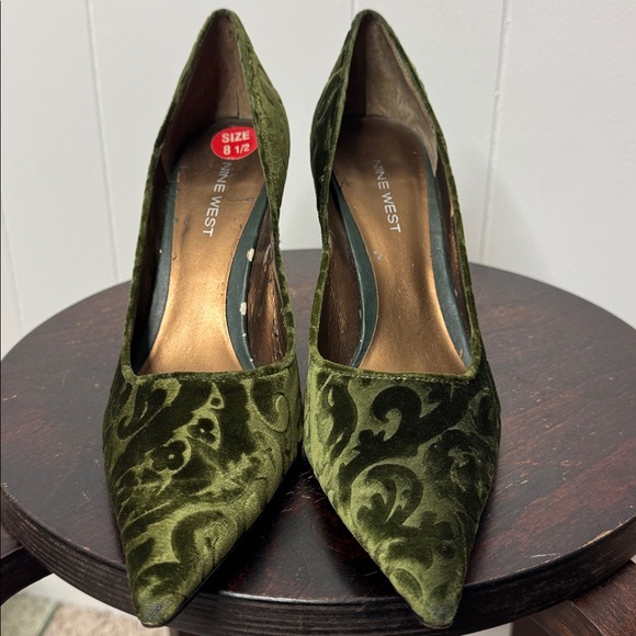 Green velvet heels women’s pumps size 8.5 pointy toe - Picture 2 of 6